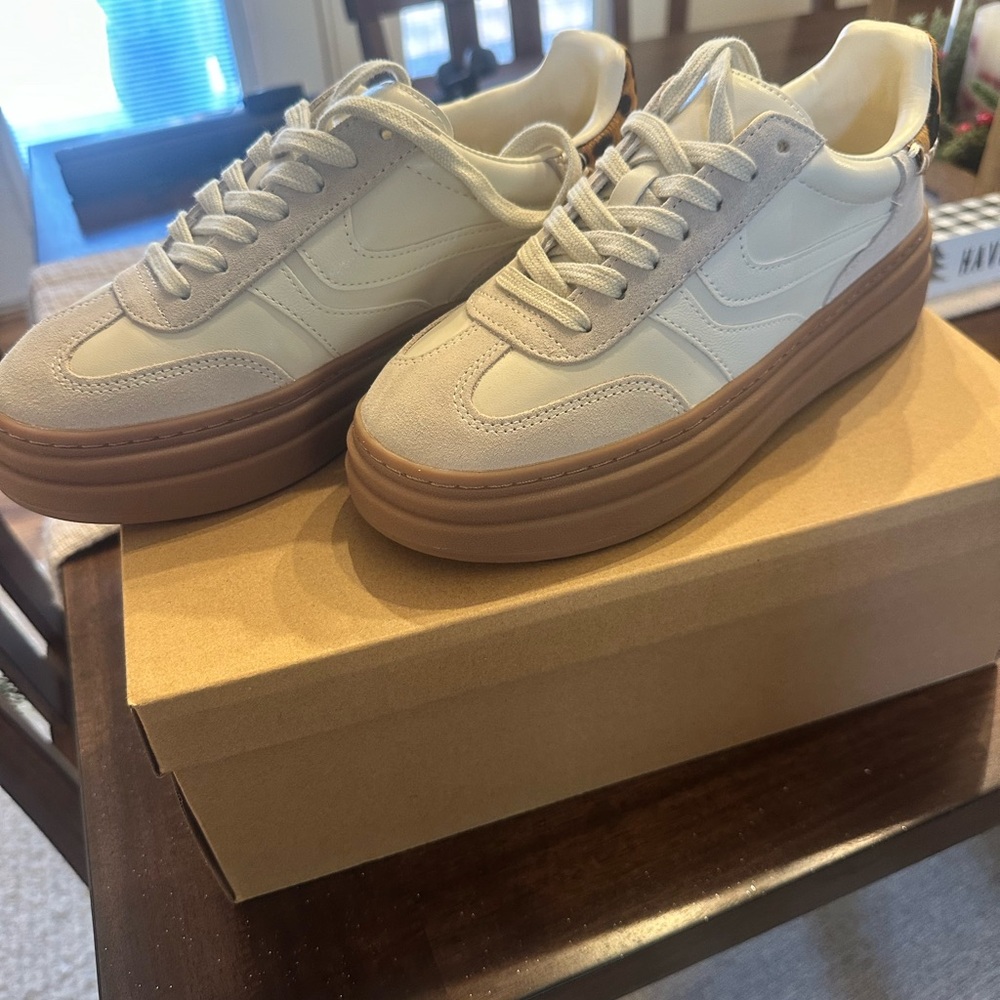Steve Madden Dodge Bone Multi Sneaker - NEVER WORN